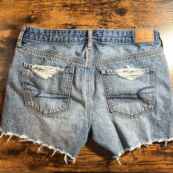 American Eagle Tomgirl Midi Short Size 8 Distressed Look - Picture 2 of 4